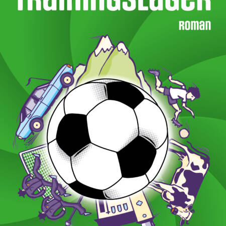 Cover »Trainingslager«: Ein großer Fußball rotiert auf einem grünen Strudel. Auf seiner Oberfläche sieht man einen Berg, einen rennenden Fußballer, eine Kuh, eine Kirche, zwei Gestalten ein dunklen Anzügen und einen Ford Granada.